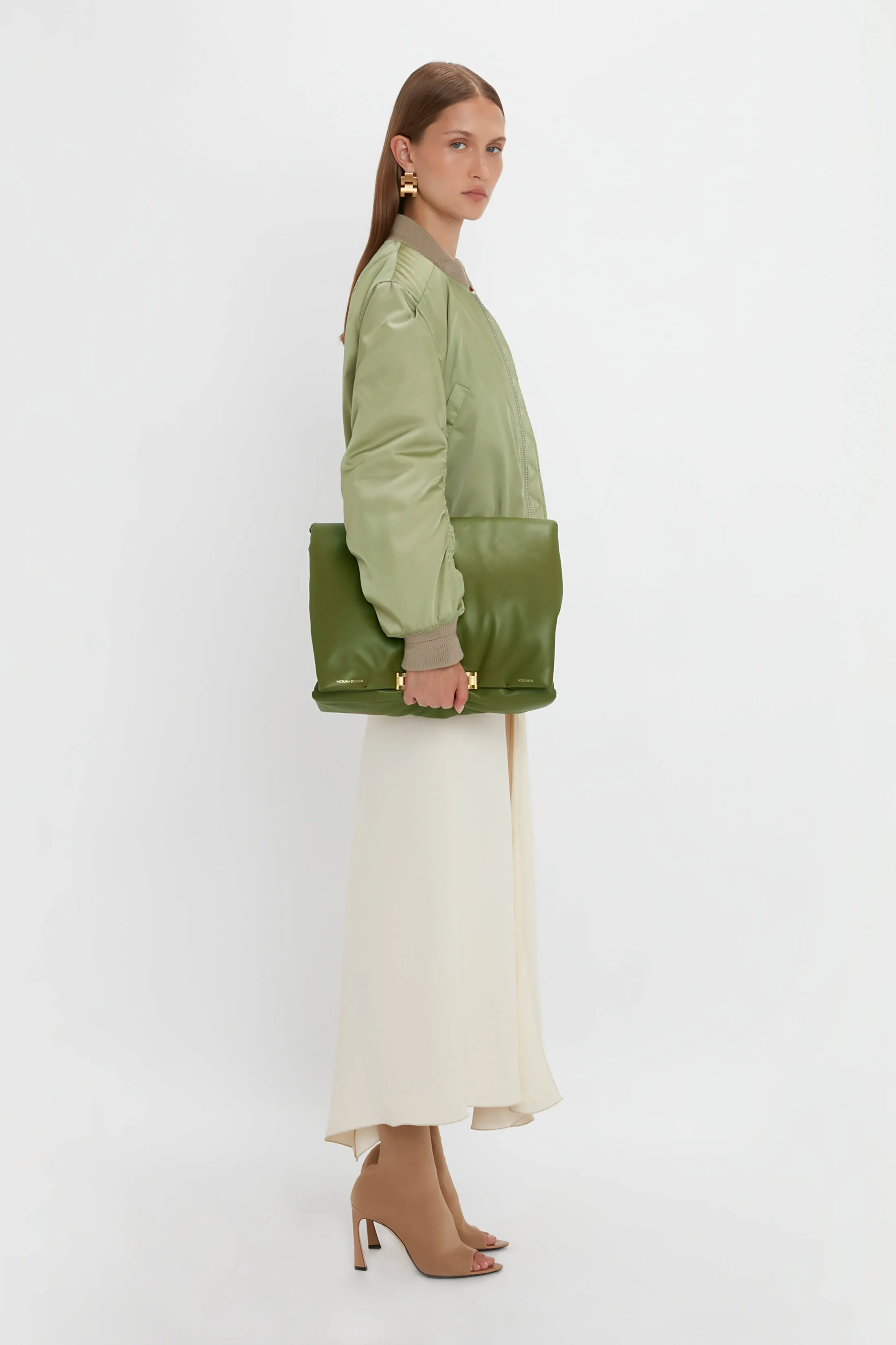 Puffy Jumbo Chain Pouch In Khaki Leather